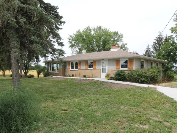 24820 County Line Rd, Kansasville, WI 53139