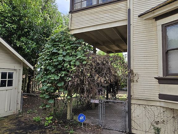 4th image of 2212 NE 13th Ave