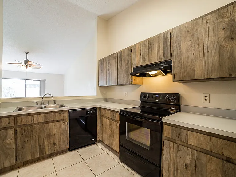 1029 Wainright Dr — Photo 8