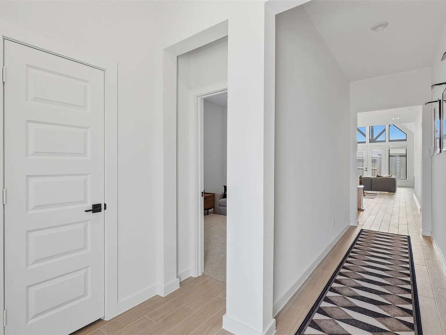 4 bed, 3.0 bath, 2077 sqft, $3,300 — Photo 2