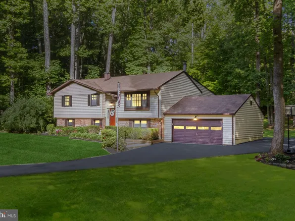 2126 Hallmark Dr, Gambrills, MD 21054