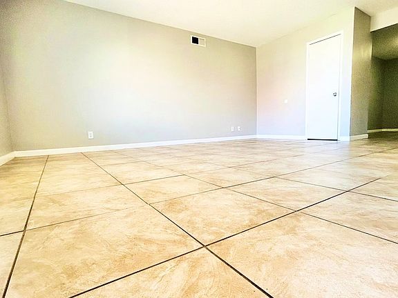 4th image of 3822 Englewood Cir