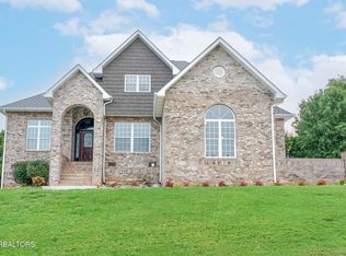 913 Saint Johns Dr, Maryville, TN 37801