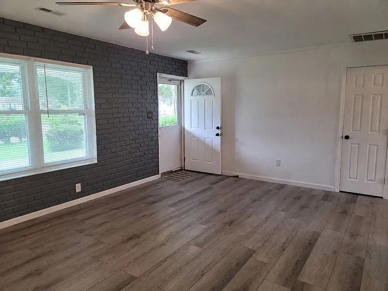 932 Gossman Dr — Photo 4