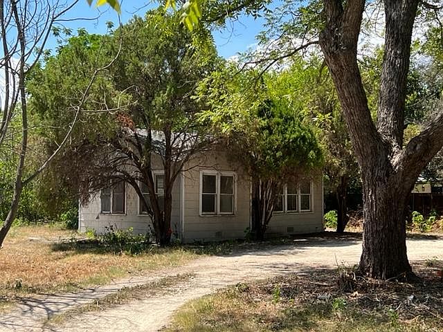 1st image of 209 Rainbow Dr
