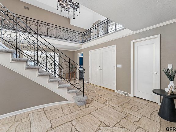4th image of 9723 Fieldcrest Dr