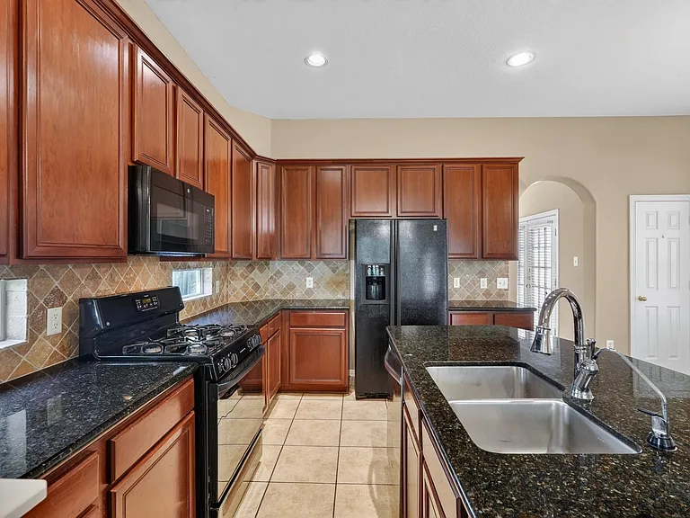 138 Zephyr Bend Pl — Photo 16