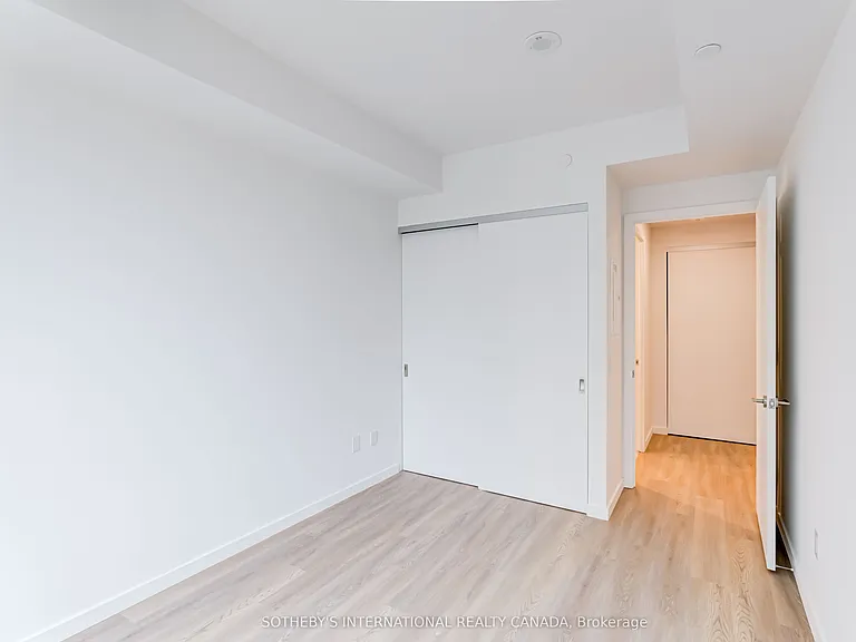 689 The Queensway #429 — Photo 17