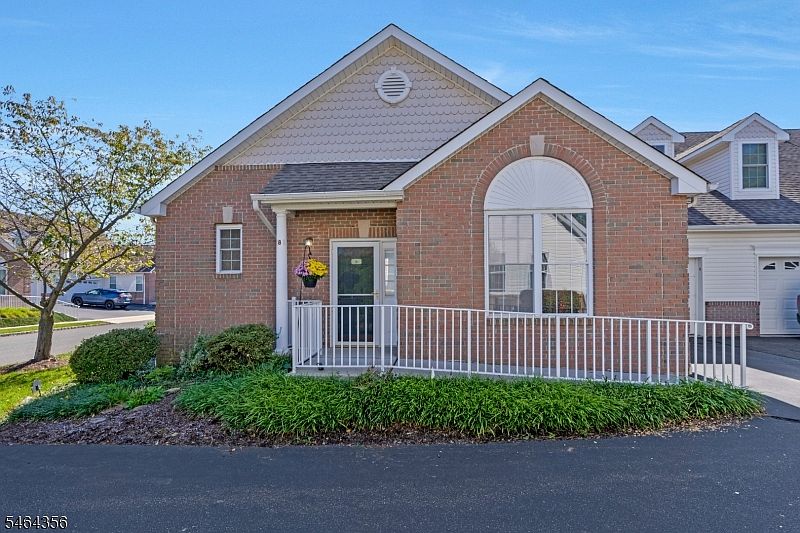 1st image of 8 Joseph Dr