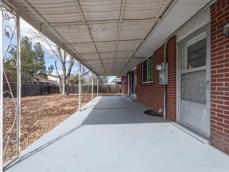 1537 S Jamaica St — Photo 3