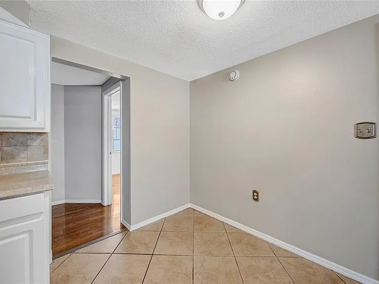 7804 Niagara Dr — Photo 11