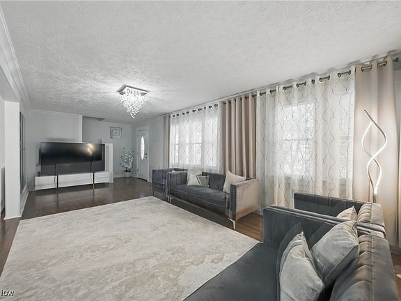 4th image of 2056 Elbur Ave