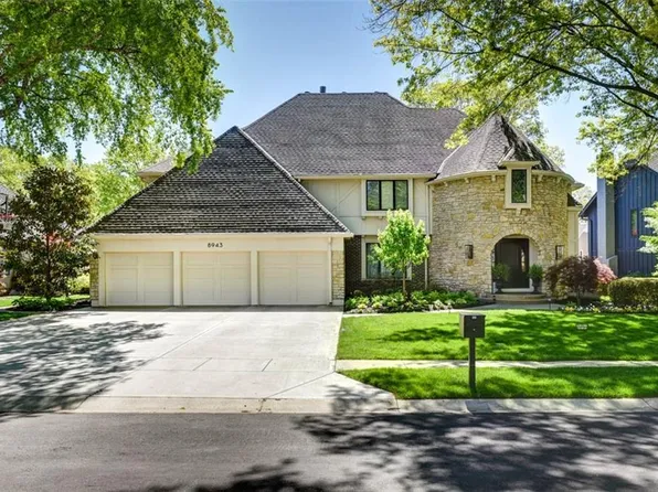 8943 Cedar Dr, Prairie Village, KS 66207