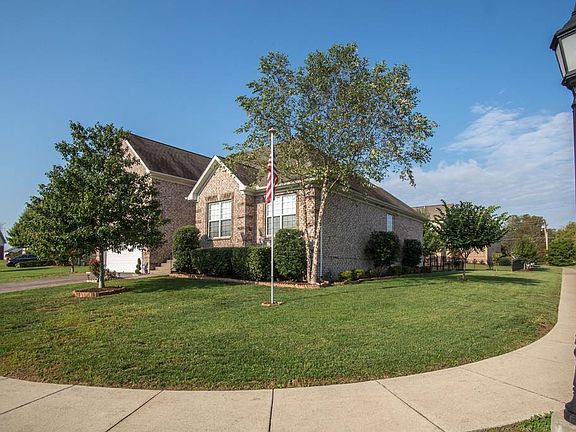 Large Corner Lot (backyard completely fence in)