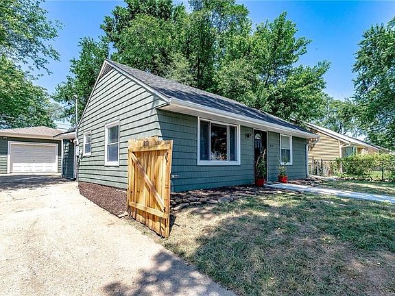 3rd image of 4722 Woodend Ave