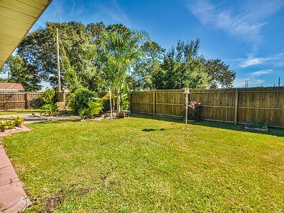 3rd image of 4614 Wisteria Dr