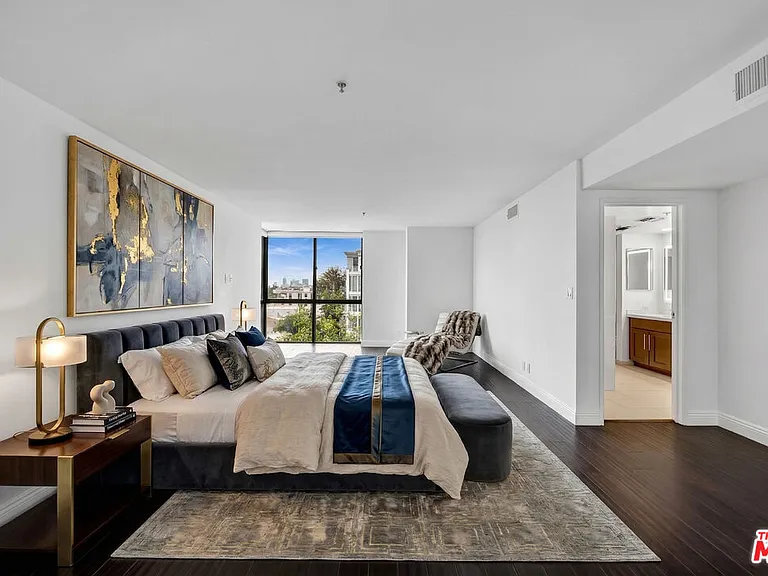 10660 Wilshire Blvd #701 — Photo 12