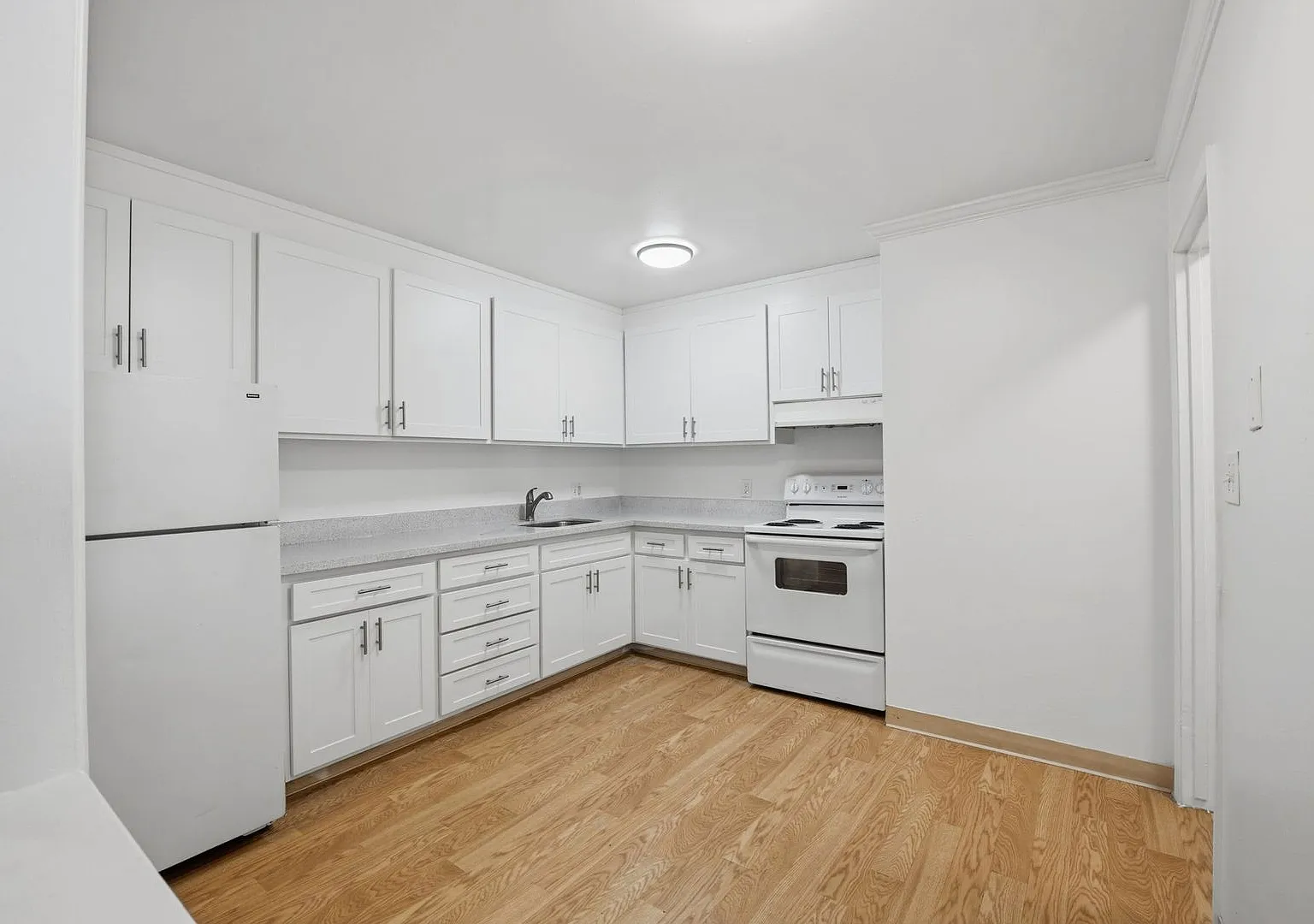 532 Bancroft Avenue — Photo 2