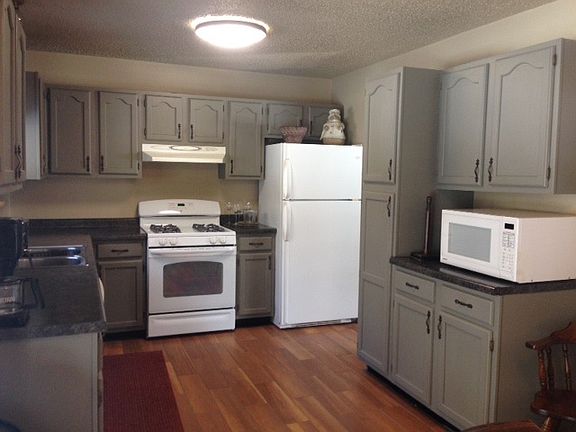 2nd image of 701 N Maple Hill Dr