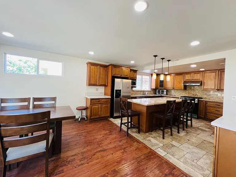 17215 Grayland Ave — Photo 6