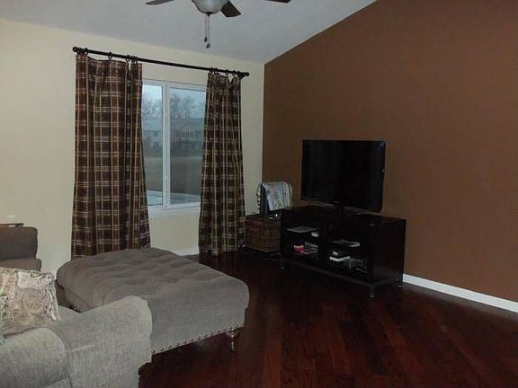 1208 Oakwood Dr