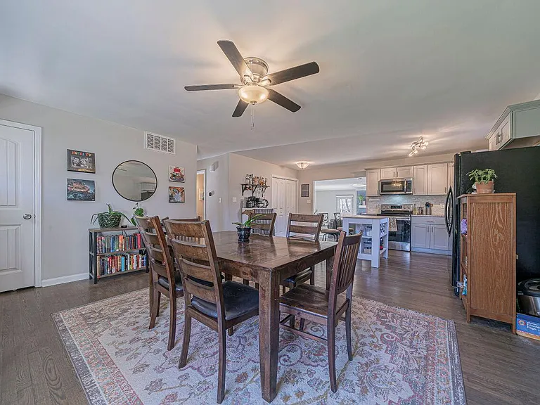 3322 Bell Dr — Photo 17