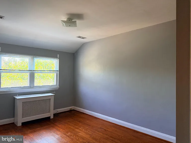 237 Linden Ave — Photo 15