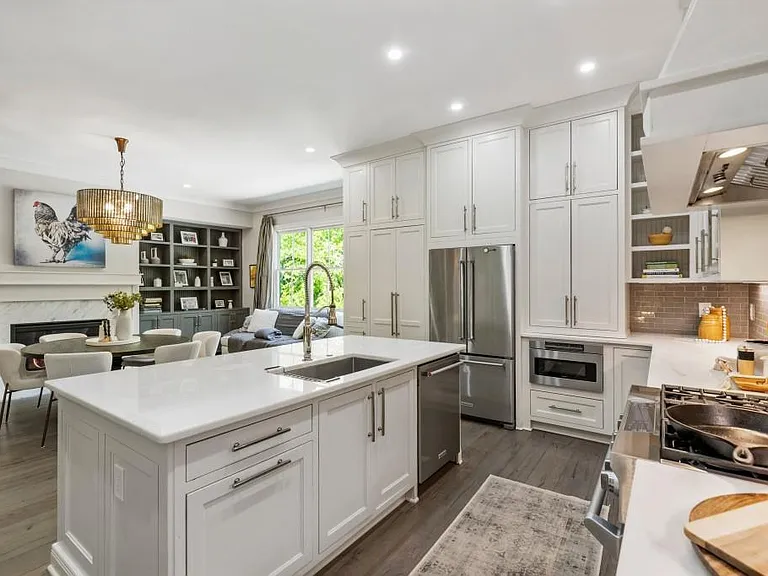 1079 Canton St — Photo 14