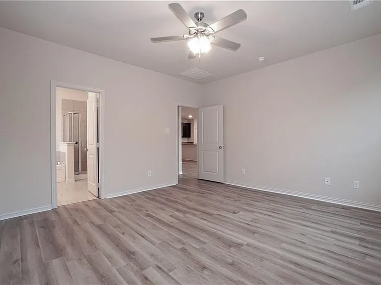 357 Emerald Creek Dr — Photo 10