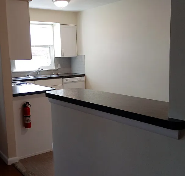 21-23 Morton Ave — Photo 11