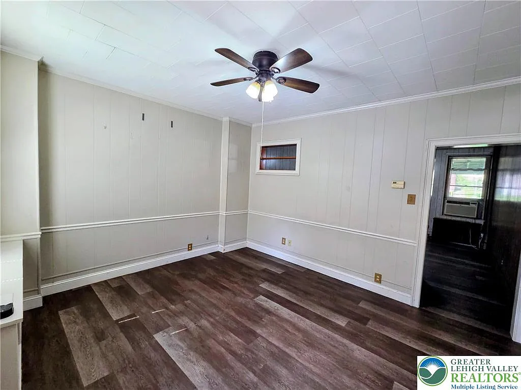 3 bed, 1404 sqft, $2,100 — Photo 2