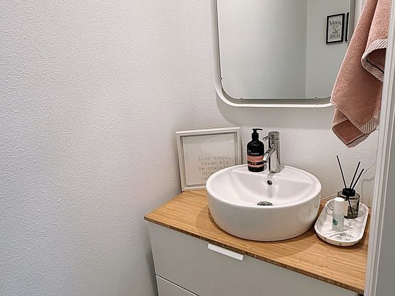 1st floor half bathroom