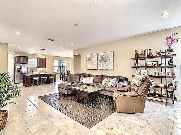 3rd image of 372 Red Rose Ln