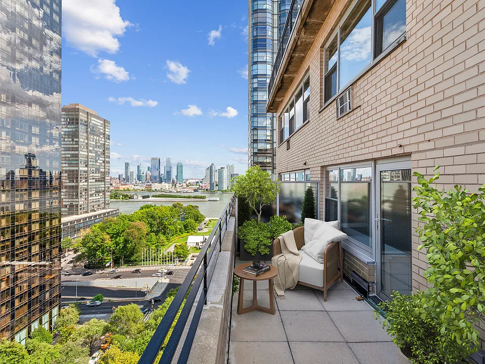 333 E 46th St #19A