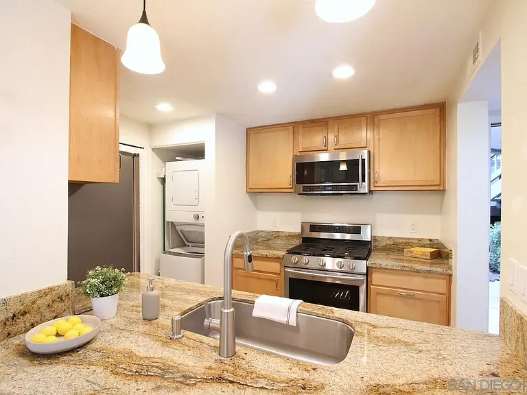 3021 Golden Oak Way — Photo 5
