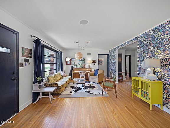 3rd image of 574 Westmoreland Pl