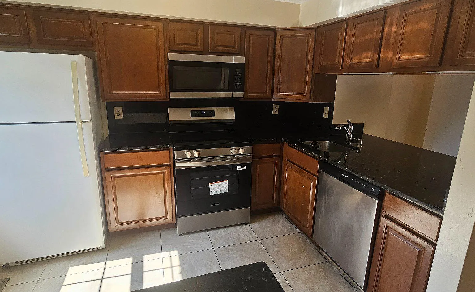2 bed, 2.0 bath, 930 sqft, $2,150 — Photo 3