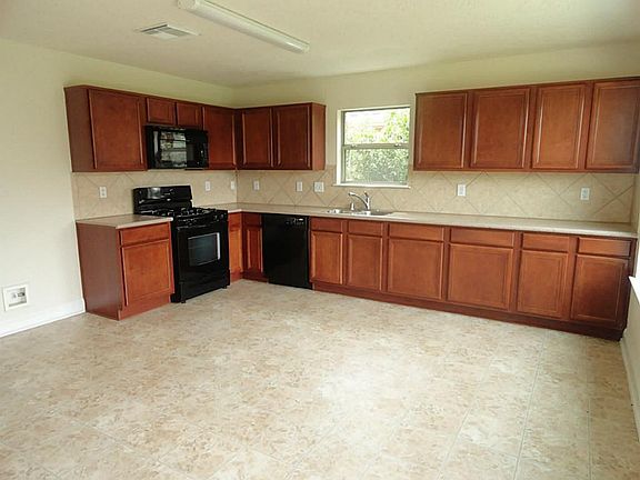 5th image of 18306 Walden Gate Ln
