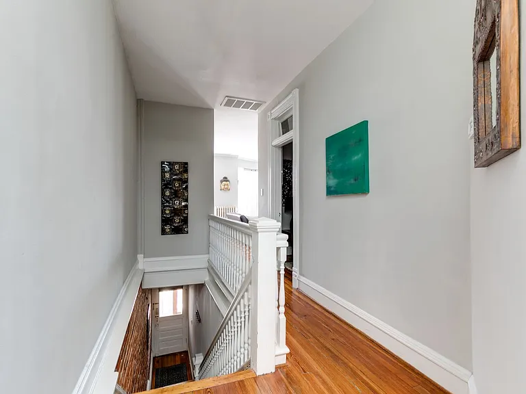 2507 Floyd Ave — Photo 4