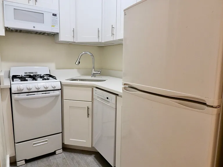 39 W 74th St #1A — Photo 8
