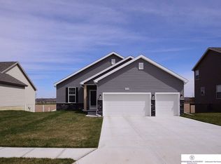 2208 Alexandra Rd, Papillion, NE 68133