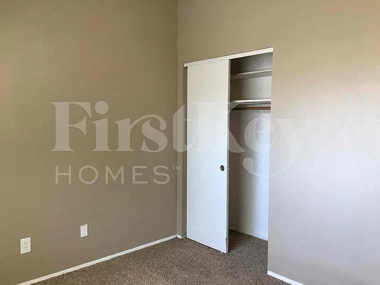 2560 Pheasant Dr — Photo 12