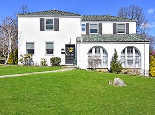 2 Bonmar Rd, Pelham, NY 10803