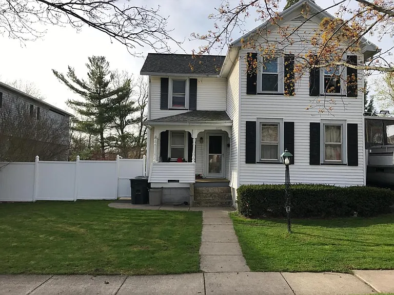 239 Ontario Street Ext — Photo 1