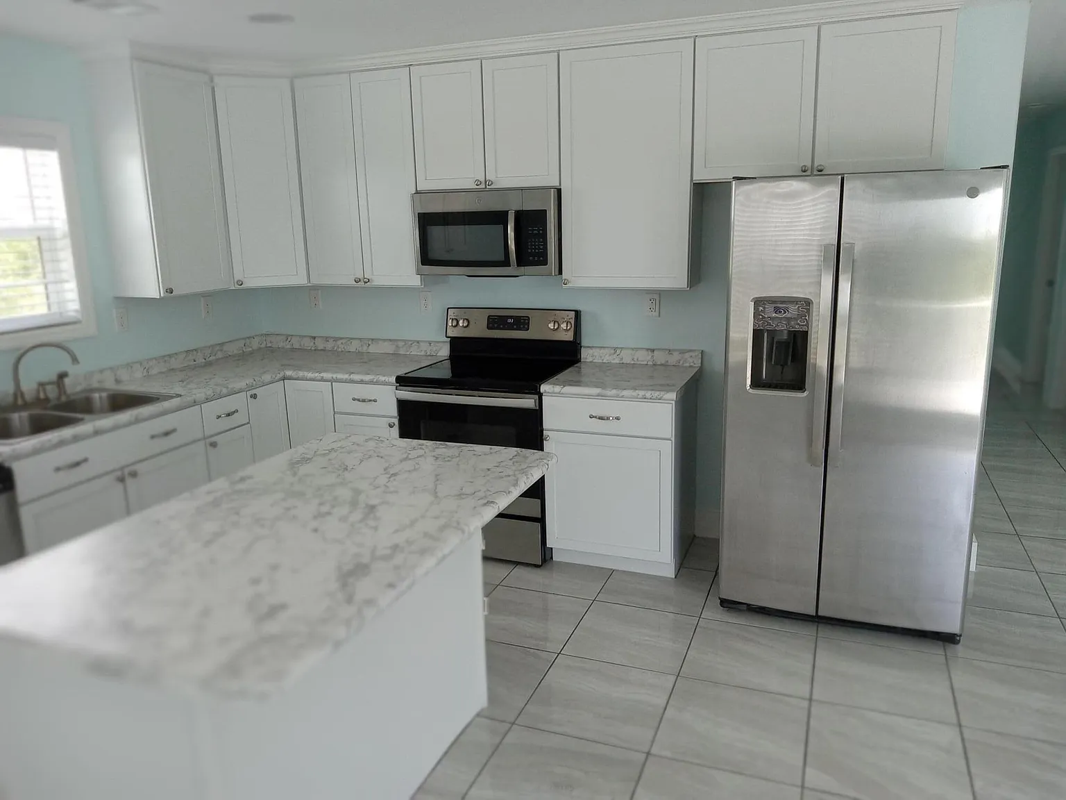 2 bed, 2.0 bath, 1118 sqft, $3,200 — Photo 2