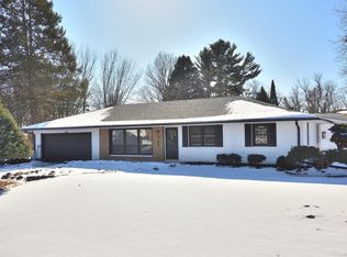 2106 Murphy Woods Rd, Beloit, WI 53511