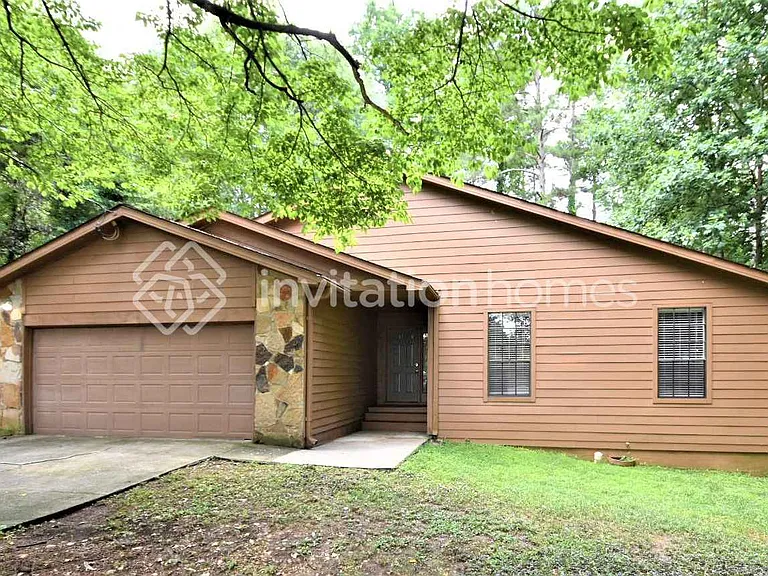 2399 Stonebridge Ln — Photo 1