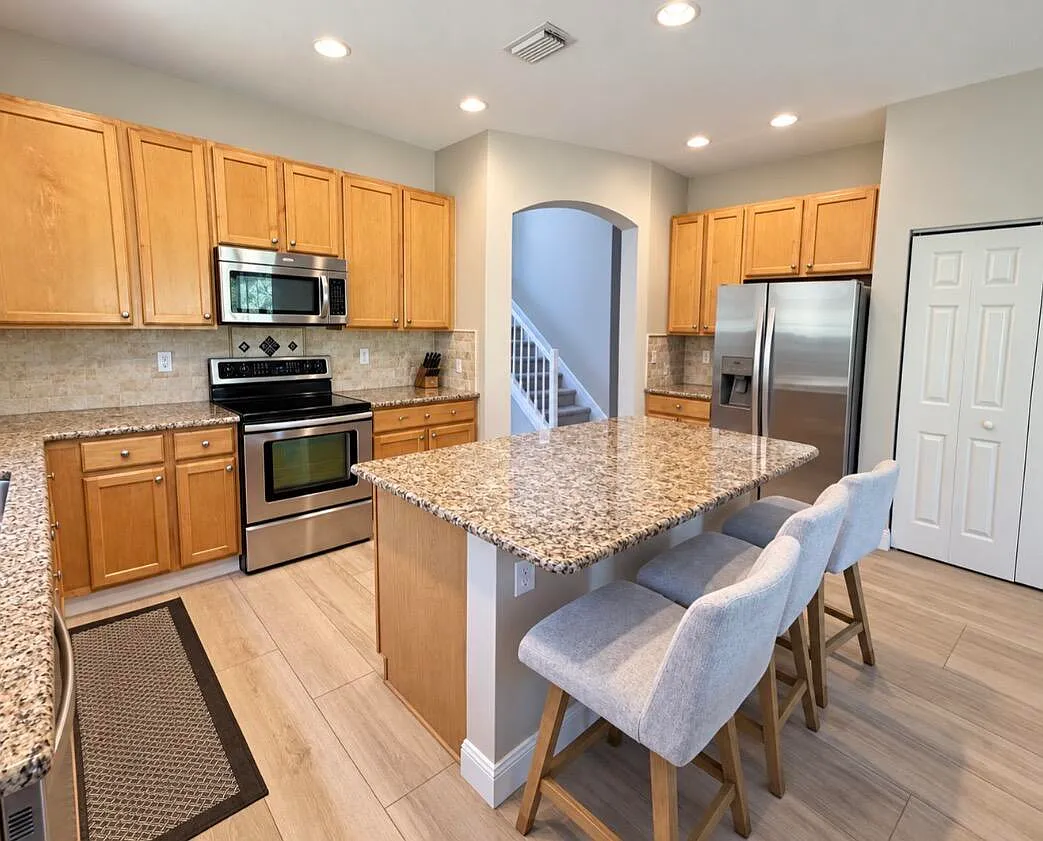 3 bed, 2.5 bath, 2536 sqft, $3,250 — Photo 4