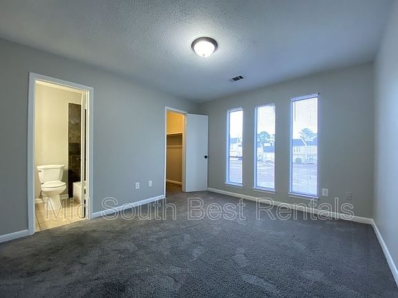 3rd image of 2408 Talmadge Pl