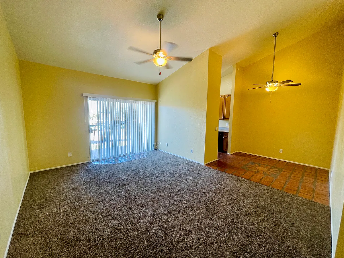 Building Photo - 816 S Langley Ave #203